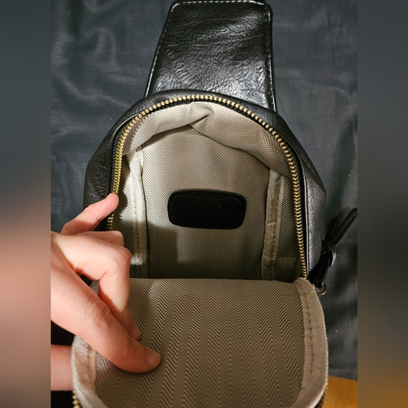 Brand new never used crossbody purse bag the classy cloth brand - Picture 4 of 5